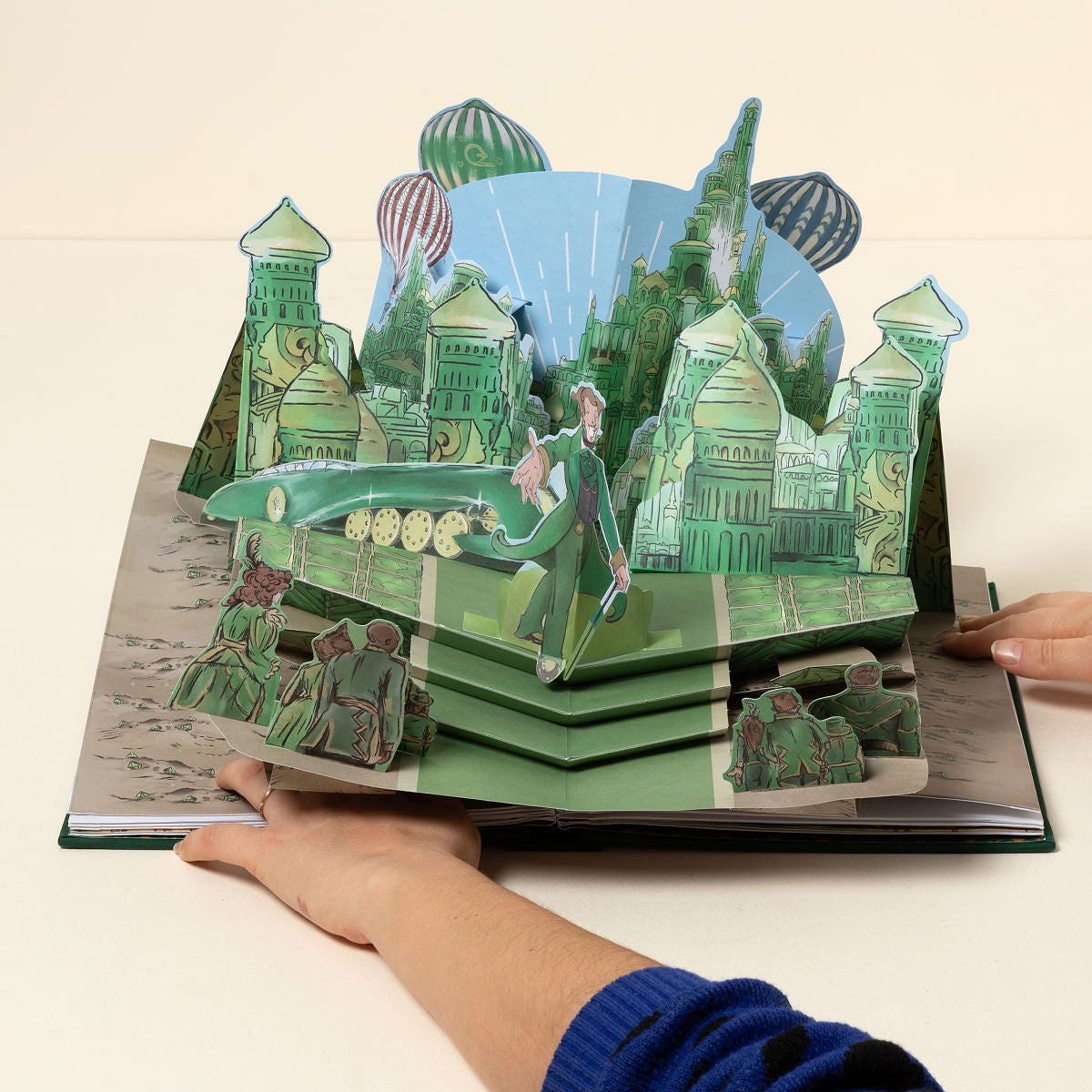 Book - Wicked - The Story of Oz Replica Pop Up Book