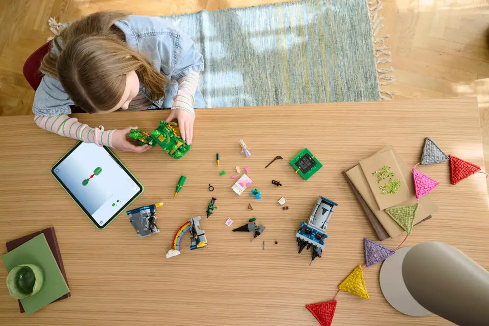 LEGO® Wicked Emerald City & Kiamo Ko Castle