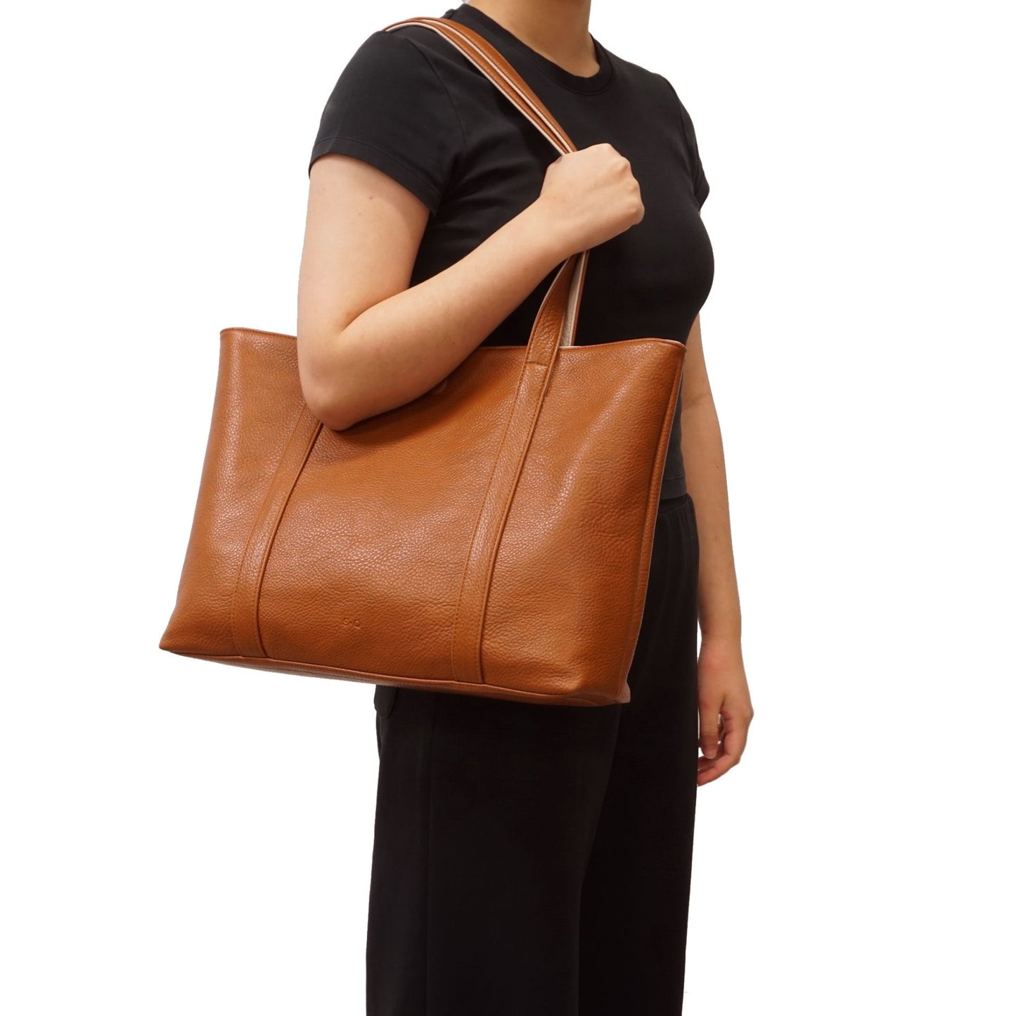S-Q - Lois 2-in-1 Reversible Tote - Black/Tan