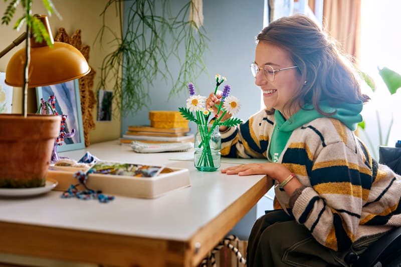 LEGO® Botanicals Daisies