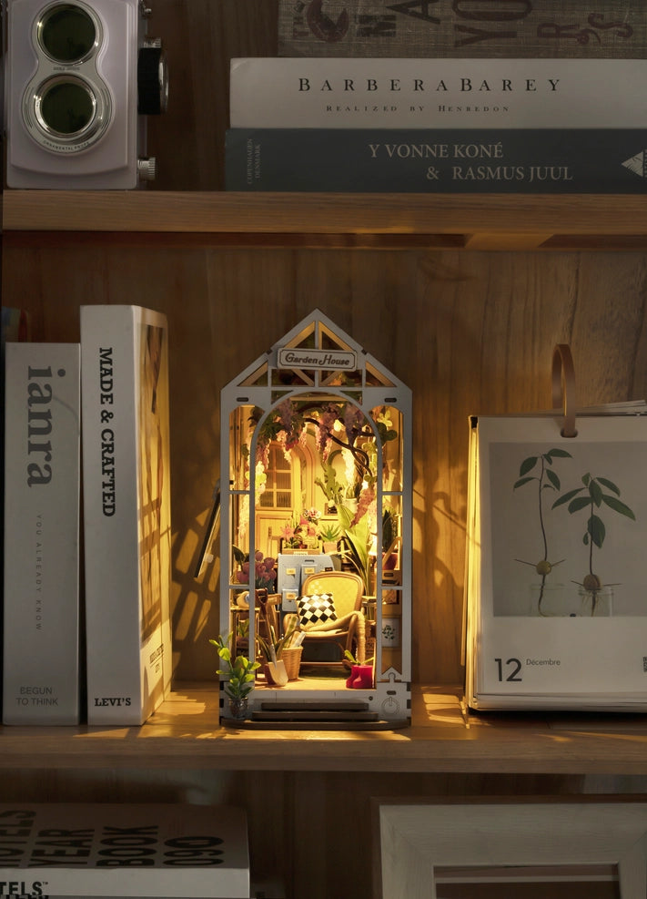 3D Puzzle Kit - Book Nook - Garden House